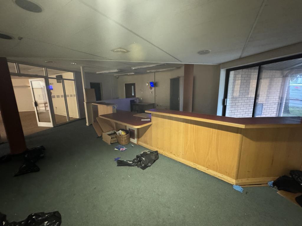 Lot: 103 - FORMER REGISTER OFFICE ON A PROMINENT PLOT WITH REDEVELOPMENT POTENTIAL - Ground floor reception